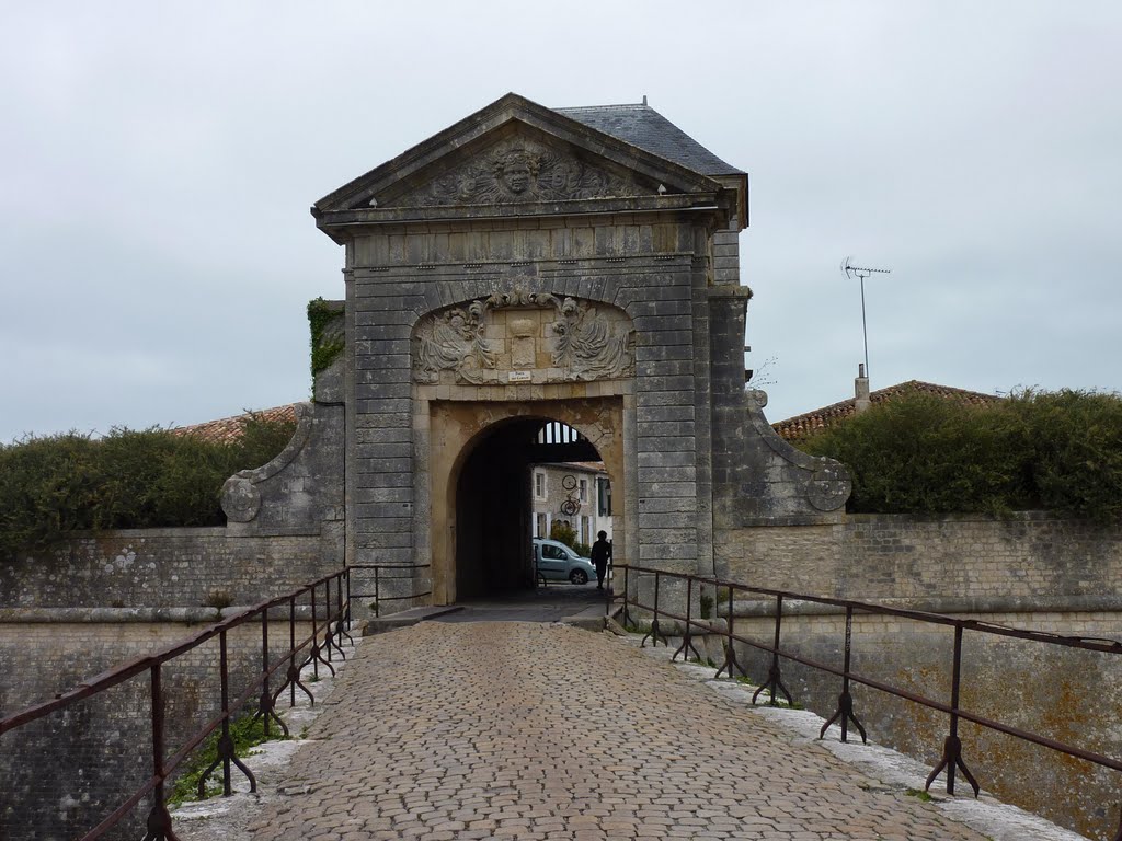 Porte des Campani. by Amand Baladeur