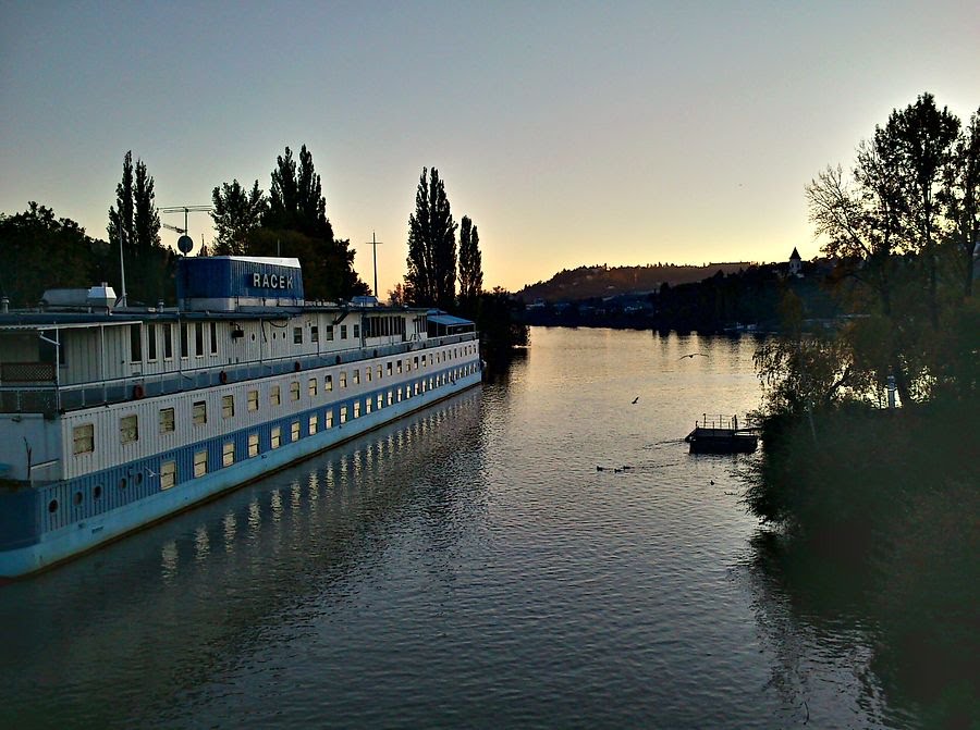 Vltava a botel Racek by Yurax