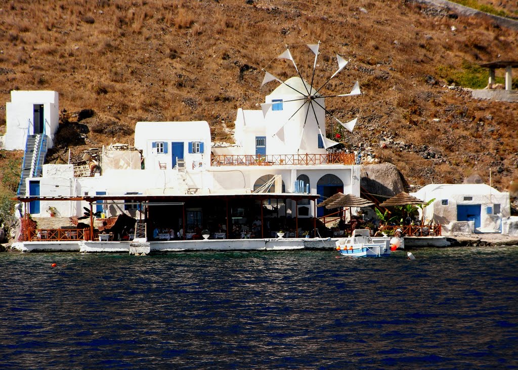 Santorin - Thirasia, Windmühle am Hafen by th81