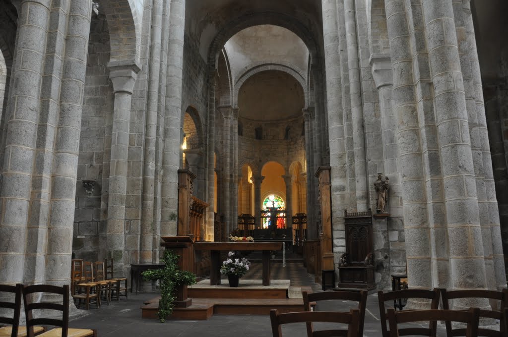 L'intérieur de la Chapelle Ste Valérie de Chambon-sur Voueize dan la Creuse N°2 by Beck Jean-Paul