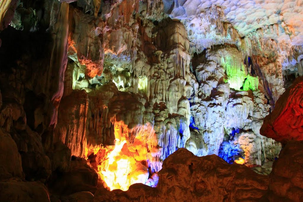 Dau Go Cave, Oct. 2011 by 20021126