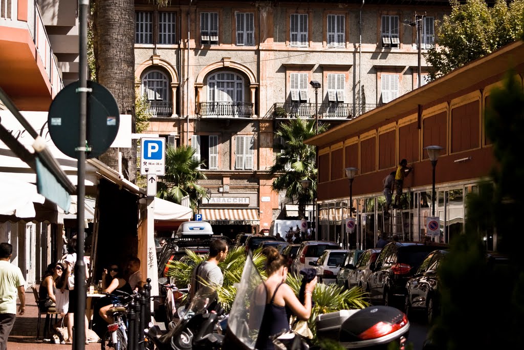 Ventimiglia, Italia by Dmitri VESNINE