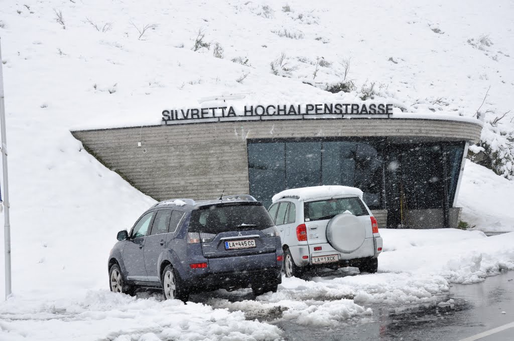 Kasse: Silvretta Hochalpen Straße im September 2011 by Armin U. P. (Earth V…