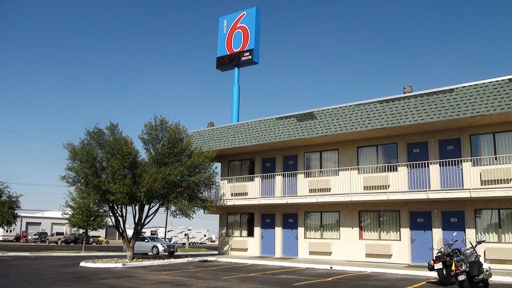 Motel 6, Fort Stockton by Max Richard