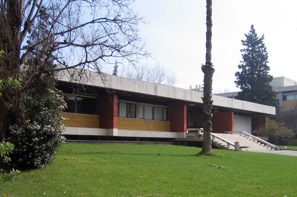 Calouste Gulbenkian building at LNEC by Luis Morgado