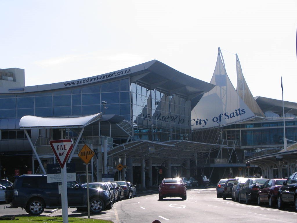 Auckland Airport - NZ by Kiwi NZ