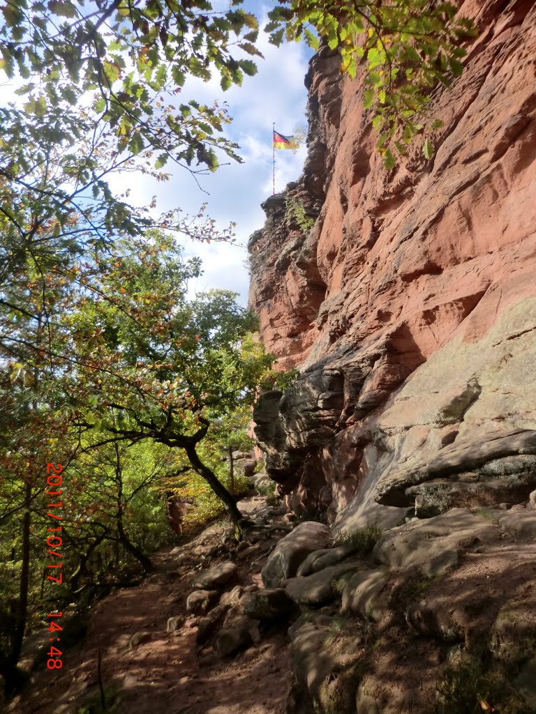 Felsformation und Aussicht zur Gipfelplatte am "Neding" by Andreas Deutscher