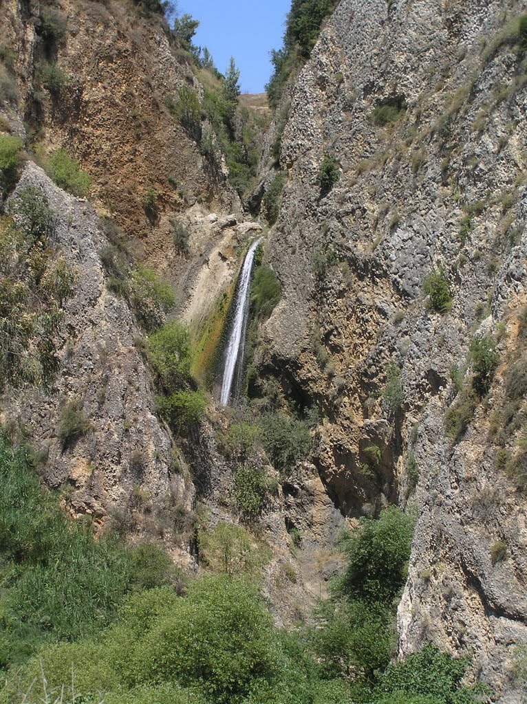 The Tanur waterfall by Yoel Melamed