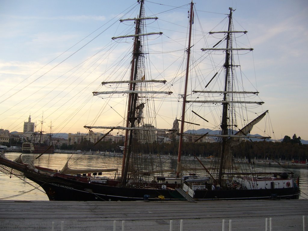 Velero en el Puerto de Málaga by cpcbegin