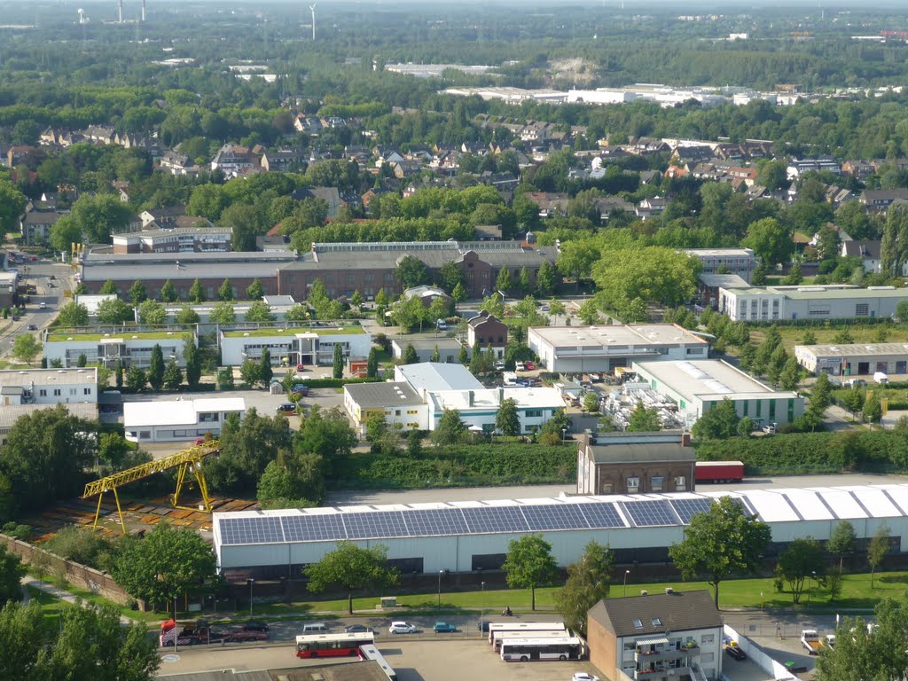 Blick auf das ehemalige Gelände der Zeche Arenberg Fortsetzung (Halde Beckstraße, Bottrop-Batenbrock) / 4.08.2011 by Daniil Bartholomae