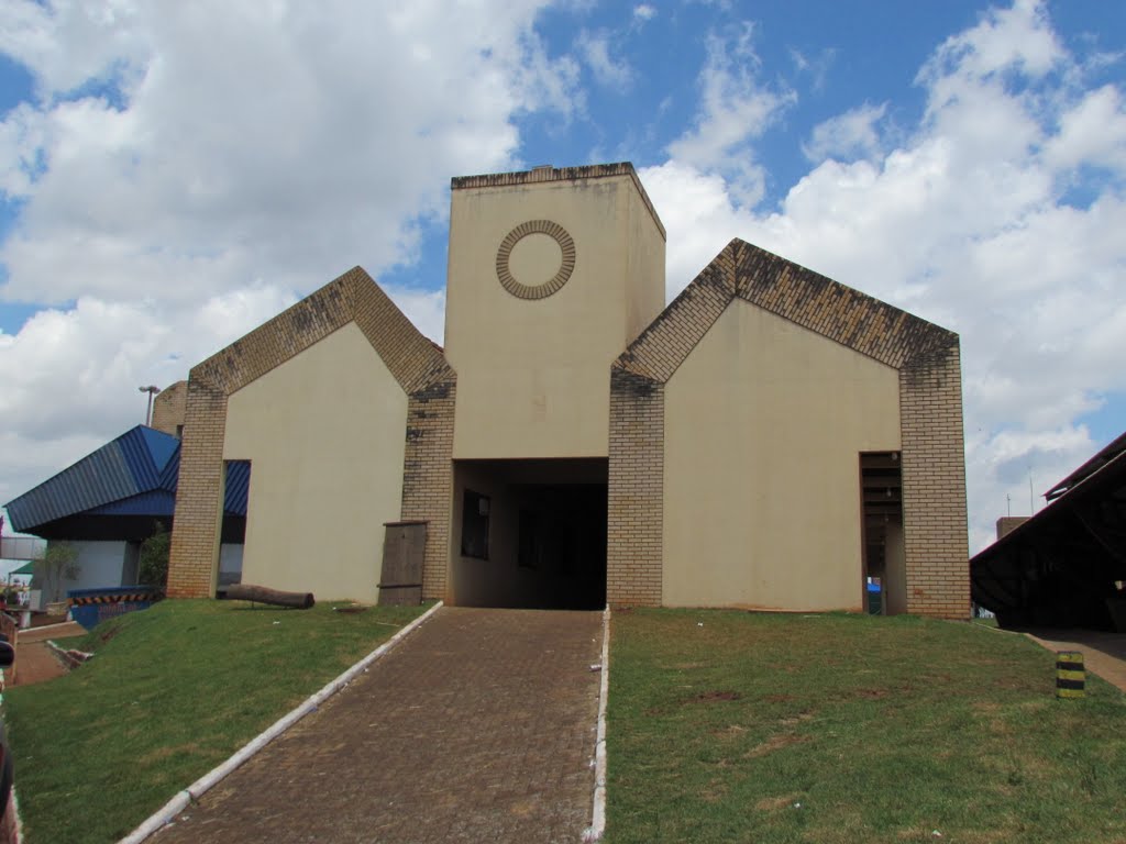 Pavilhão no centro de Eventos Ismael Sperafico em Toledo, PR. by Ricardo Mercadante