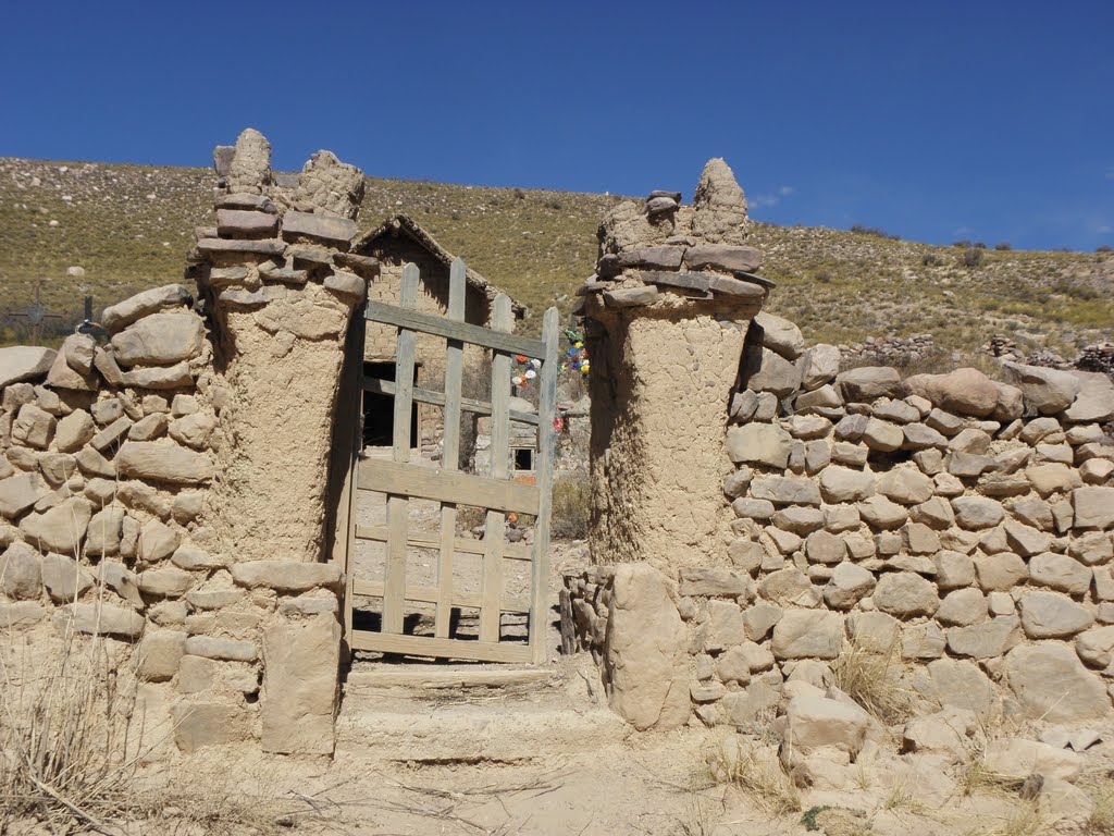 Puerta del Cementerio - Ruta 13 - Jujuy - Argentina by centro-erks