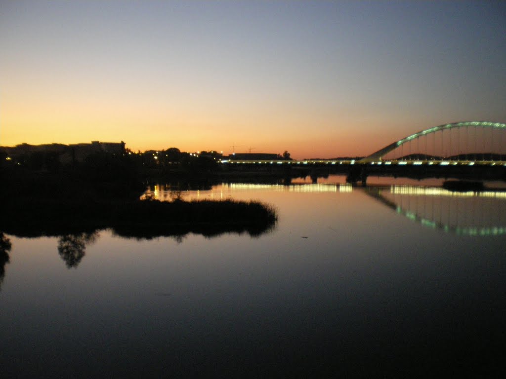 Desde el puente Romano de Mérida al anochecer by mrfanjul