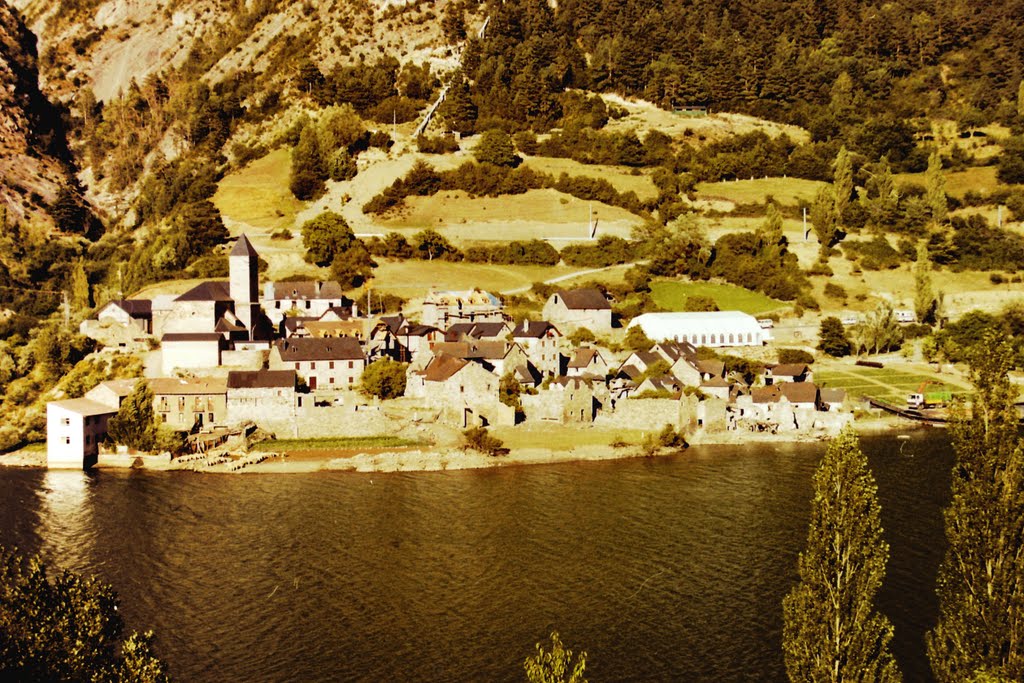 Lanuza, el pueblo que logró vencer al embalse by Gato Land