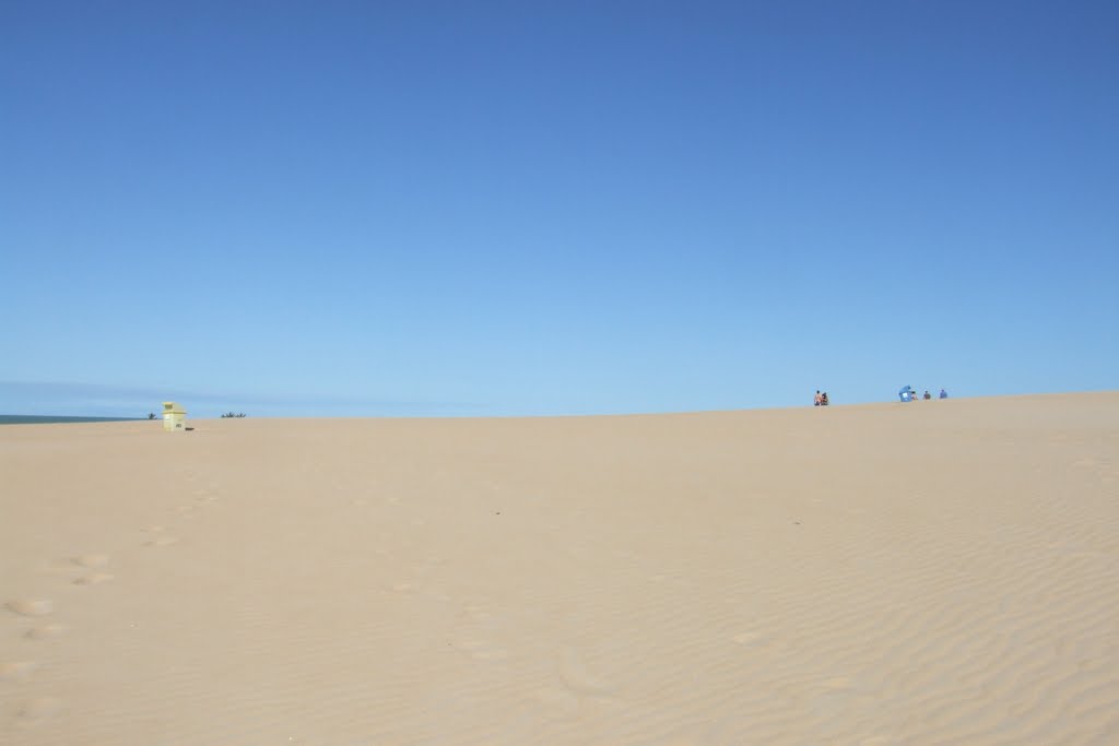 Caminhando nas dunas do PEI - Conceição da Barra ES by carlos roberto rocha…