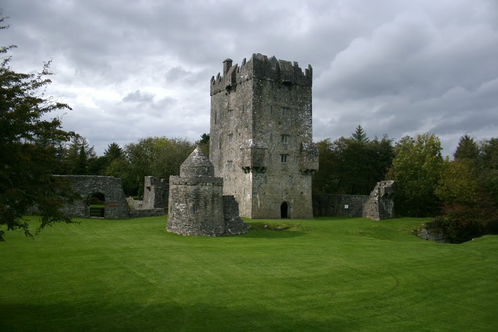 Aughnanure Castle by Pogue Mahone