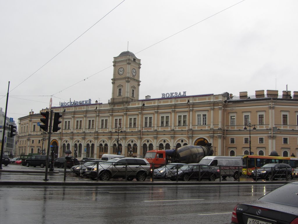 Moscow Railways Station by Gábor Szabados