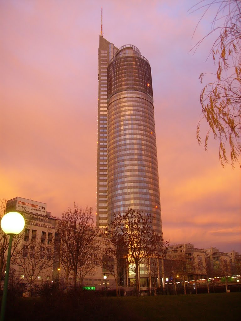 WIEN-WHAT A WONDERFUL PLACE TO LIVE IN-MILLENNIUM TOWER AT EARLY MORNING by Piotr Chrząszcz