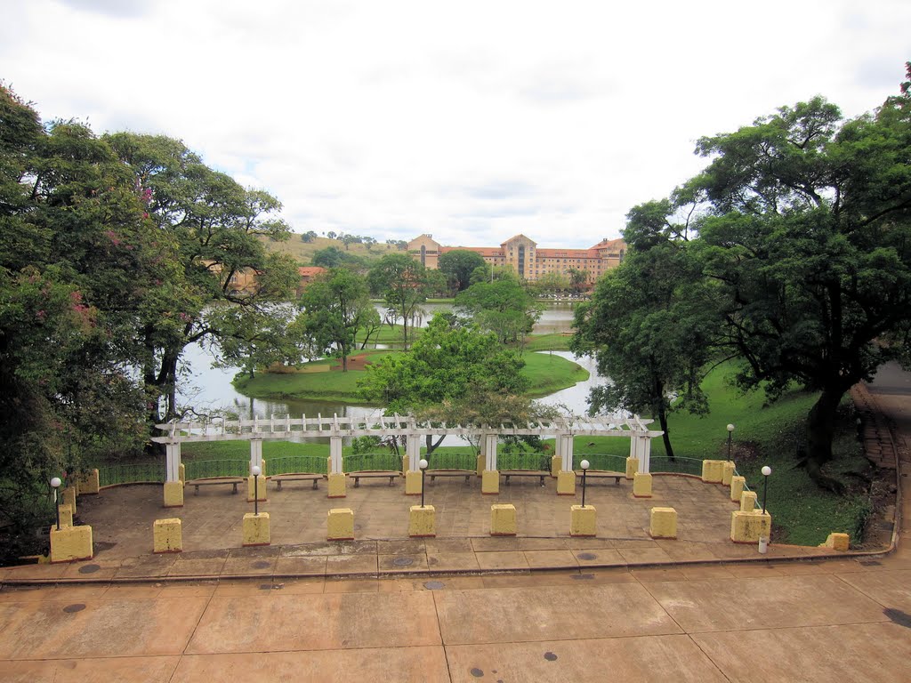 Lago do Grande Hotel e Termas de Araxá by Mauricio Penido