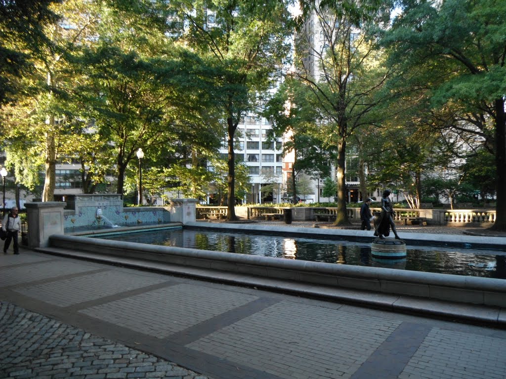 Rittenhouse Square, Phila. by bobneub