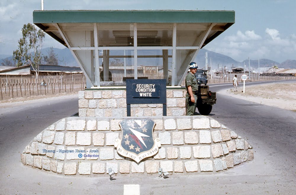 Nha Trang Base Gate - Photo by Terry Hall 1967/69 by Thắng ARCH “OV-10 Br…