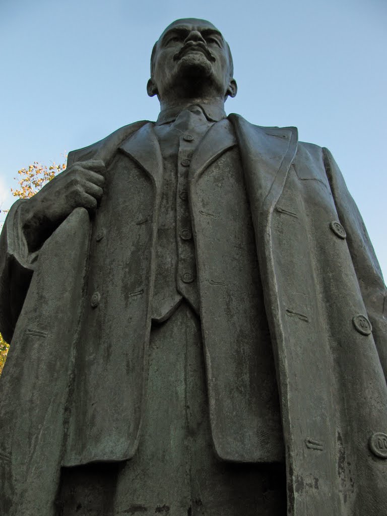 Lenin at Eesti Ajaloomuuseum, Tallinn by Raimo Mäkelä