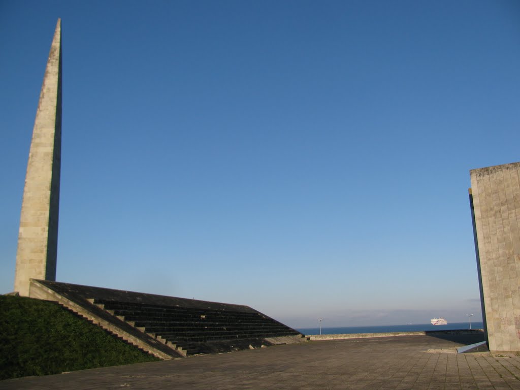 Maarjamäe Memorial, Tallinn. by Raimo Mäkelä