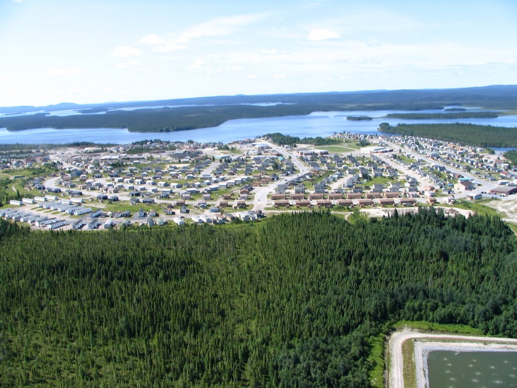 Mistissini, village de la communauté Crie, lac Mistassini, vue aérienne by ouellette001.com