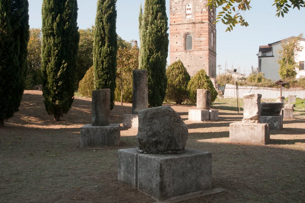 Resti della chiesa normanna all'Episcopio by ©Antonio Ricciardi