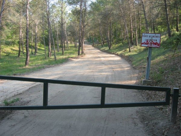 Piste D.F.C.I. remise aux normes : Qualité de sa Bande de Roulement au moment de sa réception définitive à Rognes by CHARBELA c