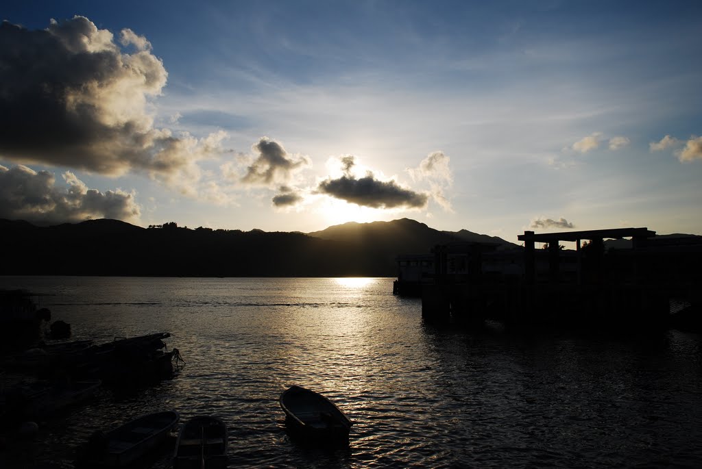 Peng Chau Sunset by Siu Ki Lee