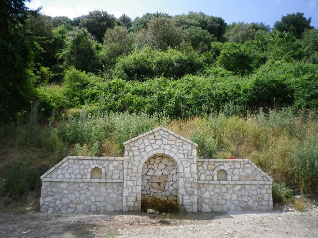 Βρύση έξω από τα Καλάβρυτα -- Water fountain near Kalavrita by Vasilis Anastopoulos