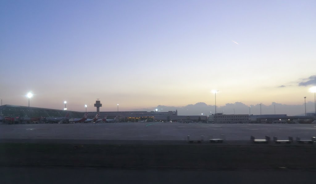 Mallorca Airport by hvbemmel