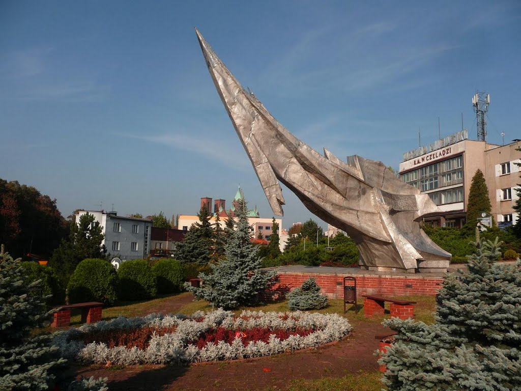 Pomnik przed urzędem miejskim (a monument in front of city hall) by Ari-chaan