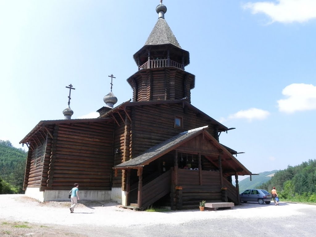 Eglise russe au-dessus du prieuré de Sylvanès. by Michou47