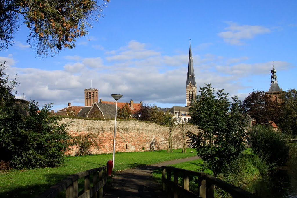 Wezelpad langs de stadsmuur in Culemborg. by Jan Dijkstra