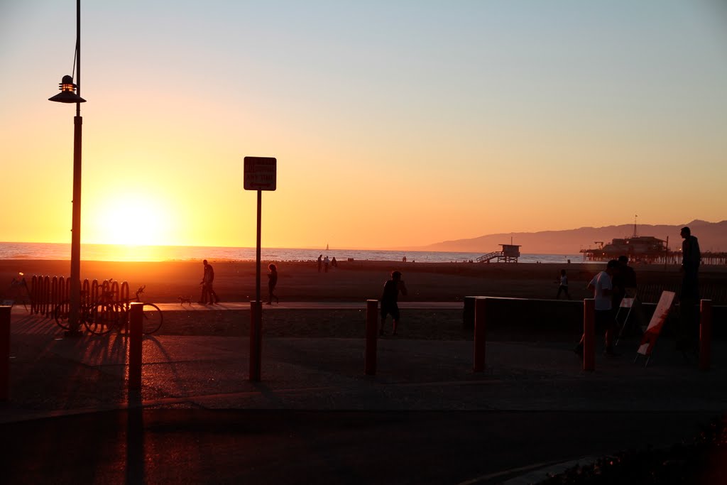 Sunset @ Santa Monica by Bun Lee