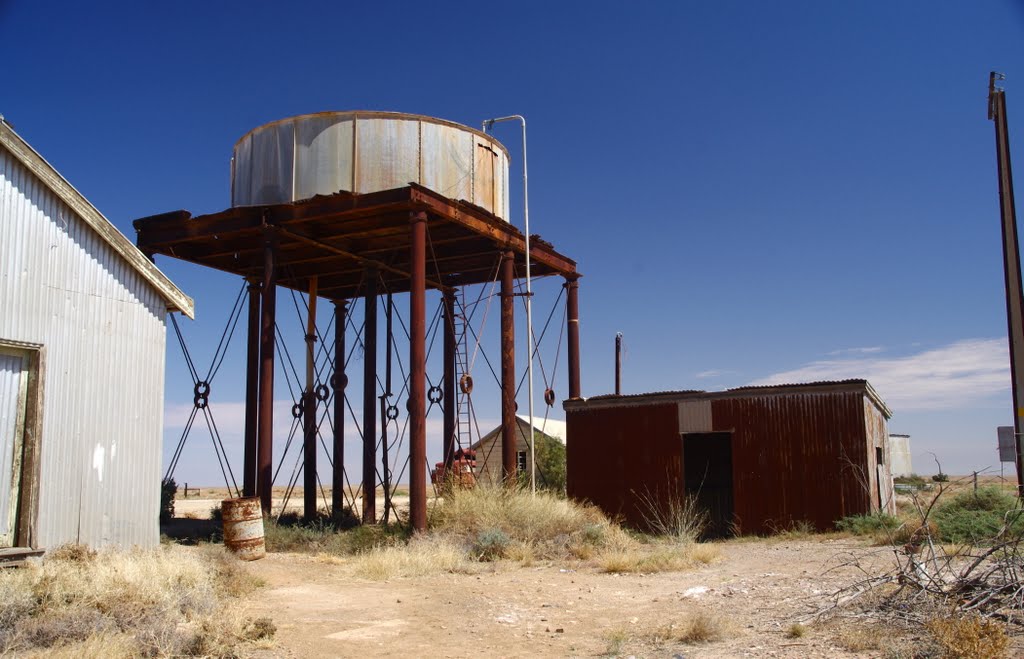 Looks like this water tower is still in use: Marree by James Vickers