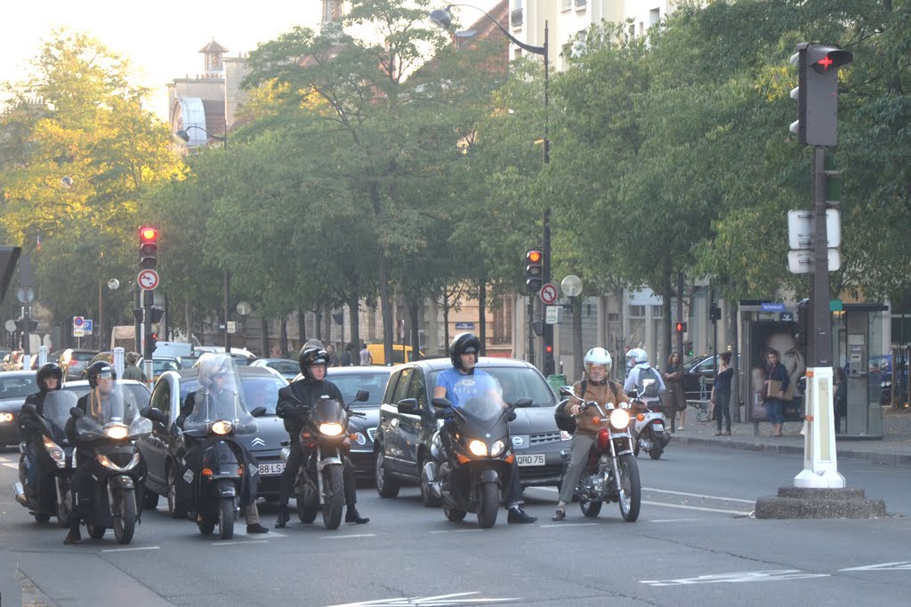 Motos à Paris,Boulevard de l'Hôpital,Près de Place d'Italie (bedmar1958) by bedmar1958