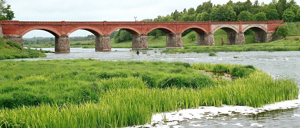 Brick bridge over Venta in Kuldiga (2006/06/03) by Jurgis Karnavicius