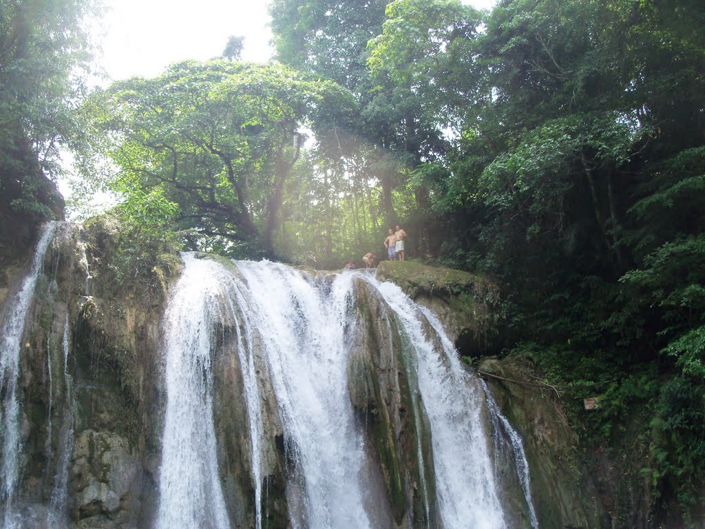 Tanay, Rizal, Philippines by Idawriter