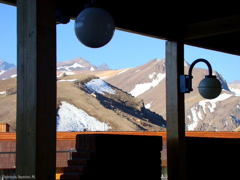 Desde el BBQ, Valle Nevado, Cordillera de los Andes, Lo Barnechea, Santiago, Chile. by Patricia Santini