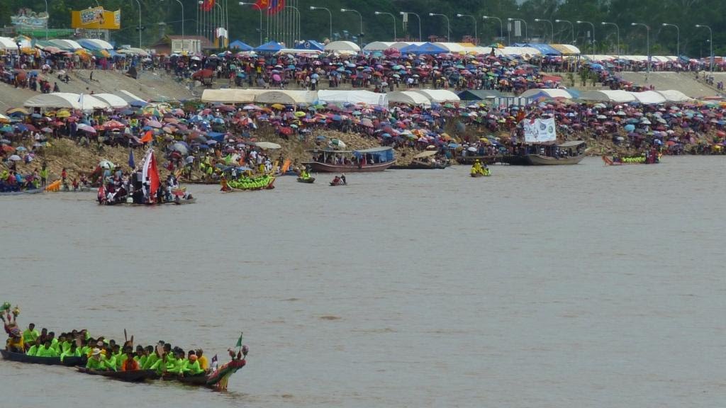 Vientiane boat racing festival October 2011 by amhenr