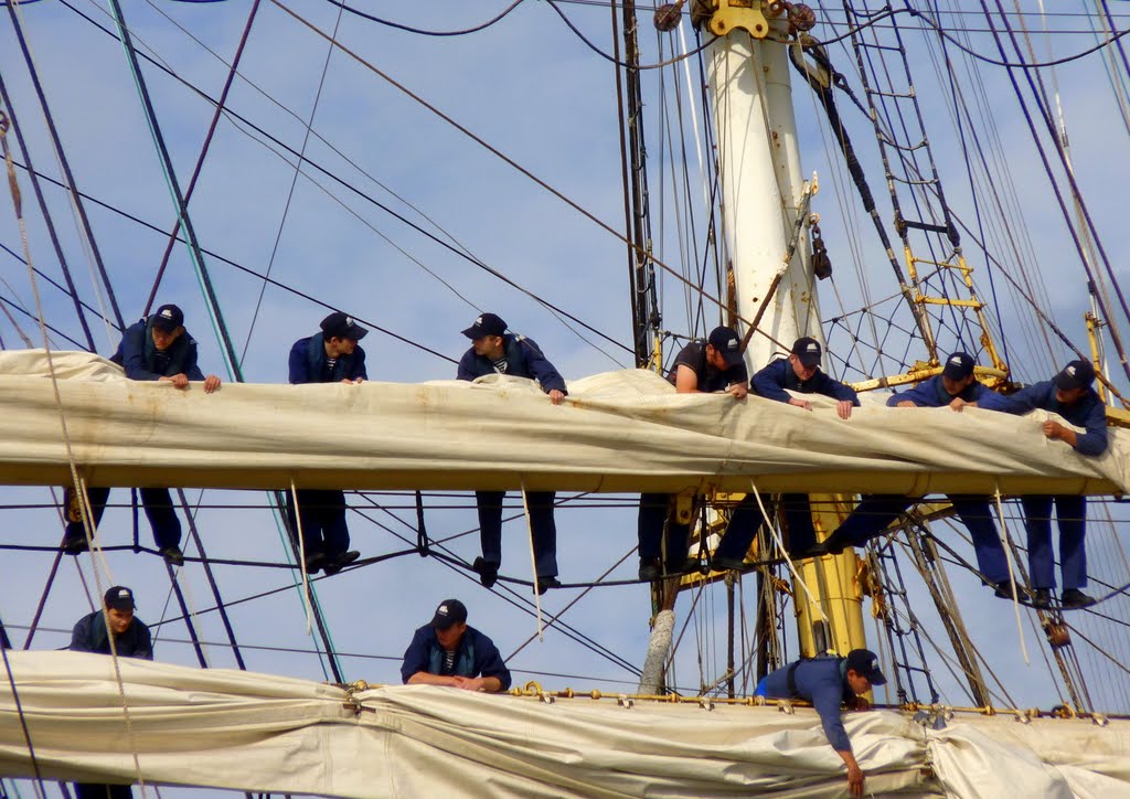 Matrosen in mast/ schiff/ Seedorf by Mathijs Langkemper