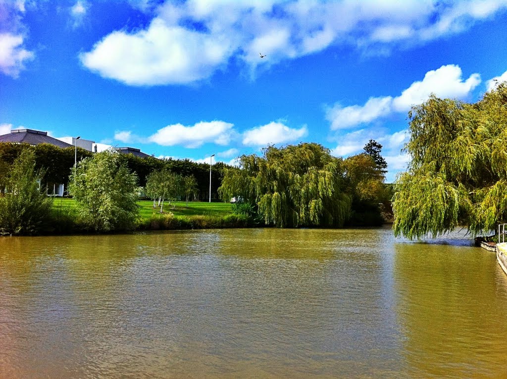 Hayes, UK by Frankie Bloise