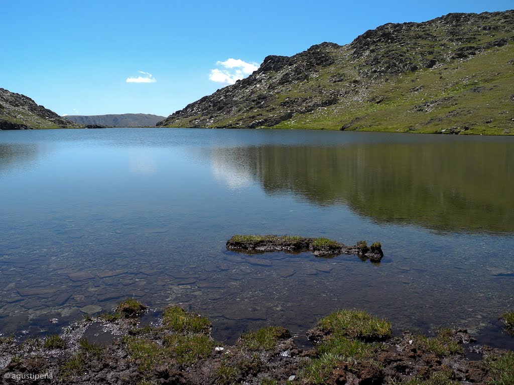 Estany de Coma d'Or by Agustí Peña