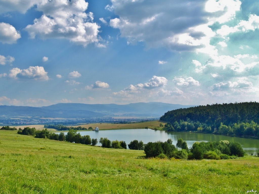 Vodná nádrž v obci Kanianka by < JOKO >