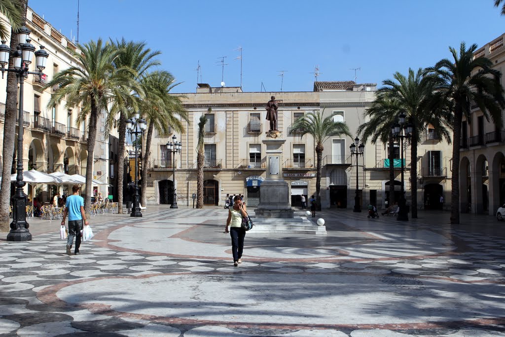 Plaza de la Villa, Villanueva y Geltrú by RA Melgar