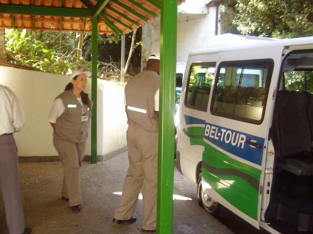 Entrada a El Corcovado by hector konig