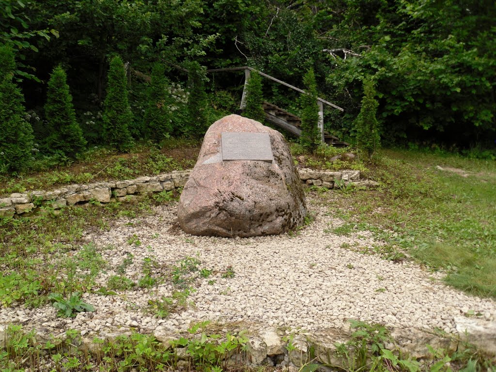 Ulmanis's memorable stone near Makonkalns Hill by vipe